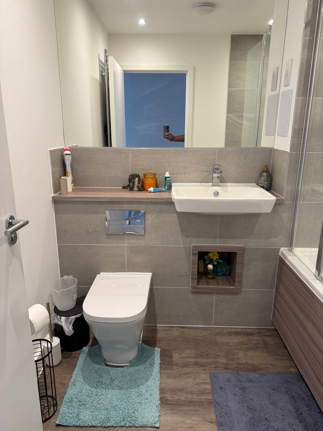 Double bedroom and luxury bathroom  Main Photo