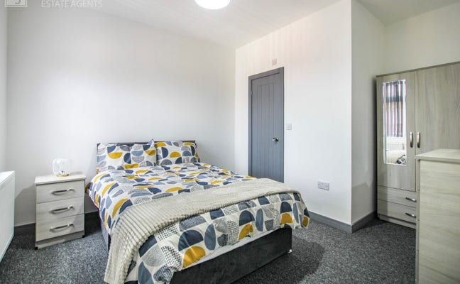 Brand New CoLiving House Close Hospital BL3 Bolton Main Photo