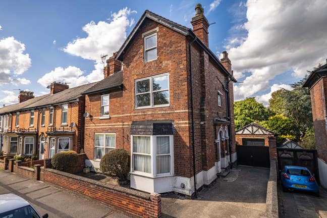 Beautiful Rooms, Desirable Locations 5* Parking Main Photo