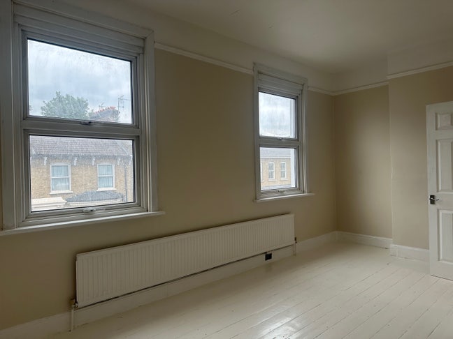 Beautiful newly refurbished 5 bed 3 bathroom house Main Photo
