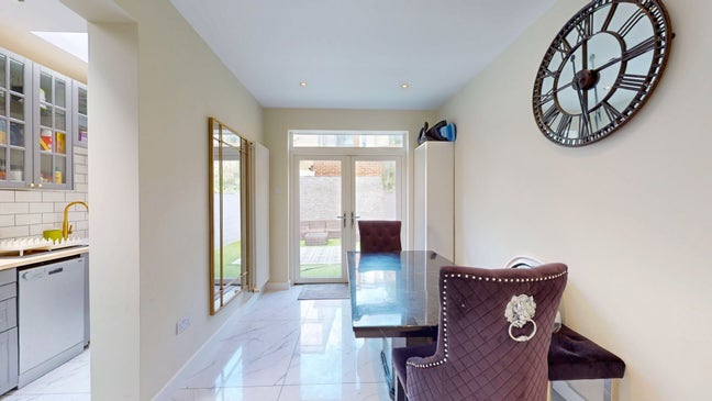 Rooms for Rent in Modern Home Main Photo