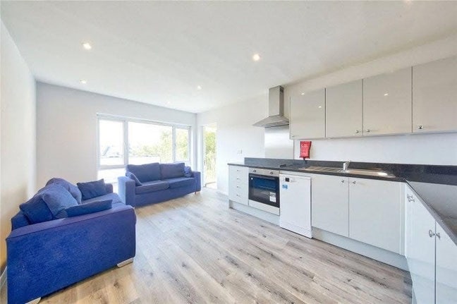 4 bedroom flat in Clapham  Main Photo
