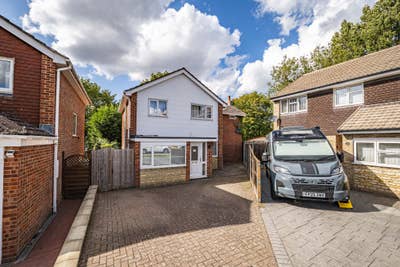 Beautiful Rooms, Desirable Locations, 5* Parking Main Photo