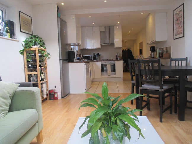 Stunning homely period 2 bed & flat private garden Main Photo