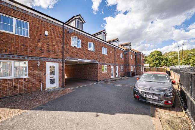Beautiful Rooms, Desirable Locations 5* Parking Main Photo