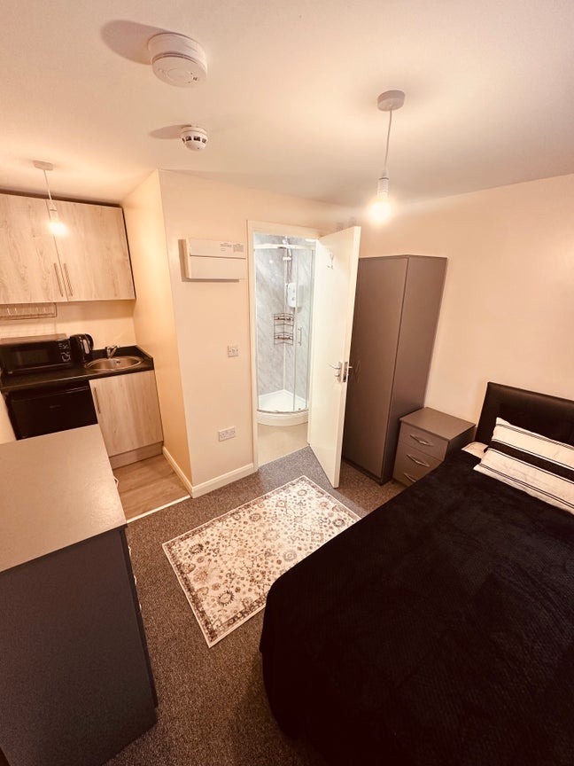 🔥Stunning Large En Suite Near Heathrow🔥 Main Photo