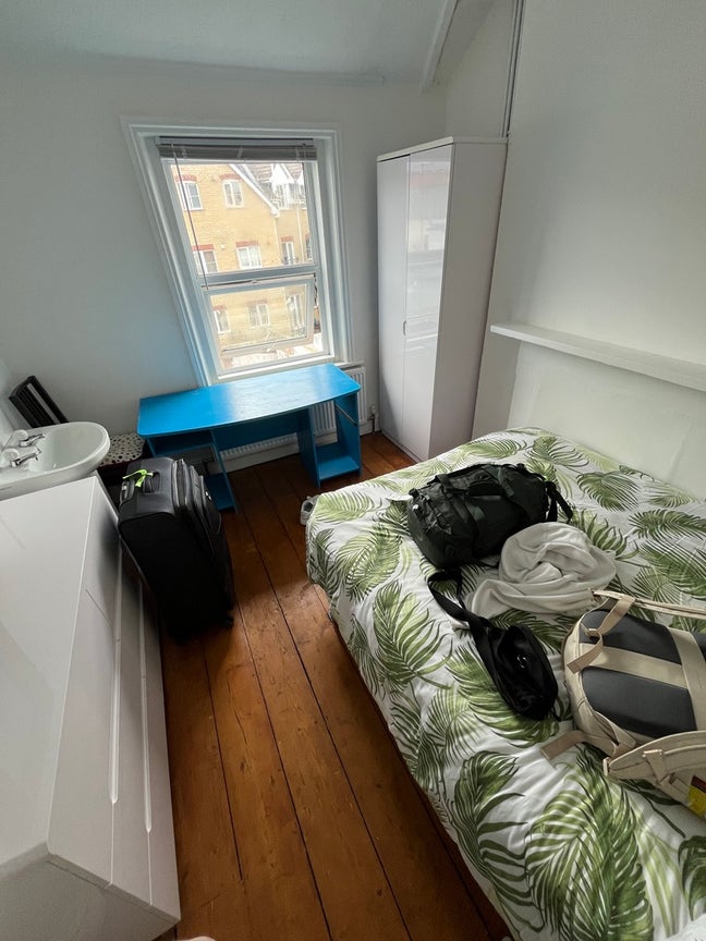 Low-cost room for rent in a shared flat. Main Photo