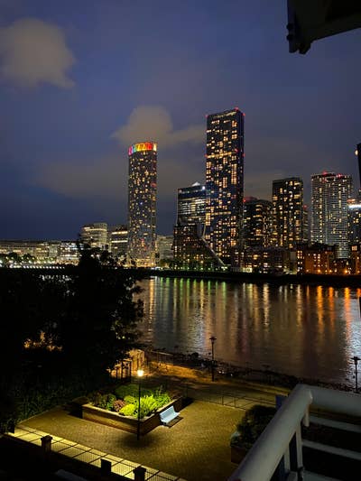 Ensuite room available in 2-bed river facing flat Main Photo