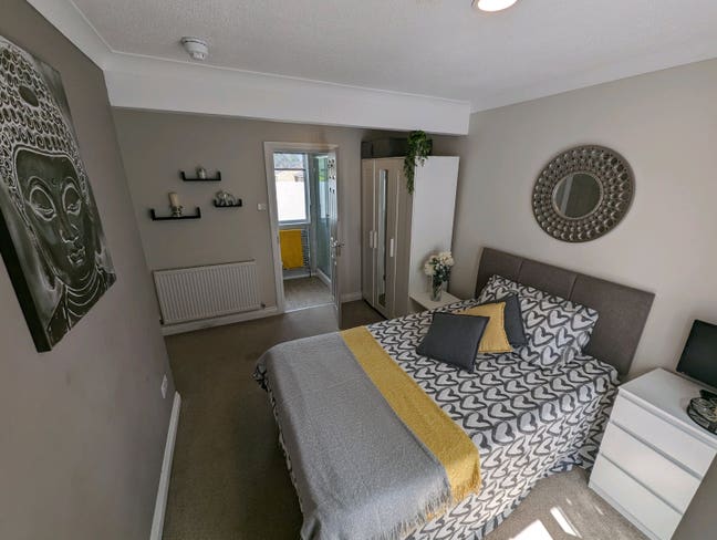 2 luxury double rooms (1 ensuite) available 🙂 Main Photo