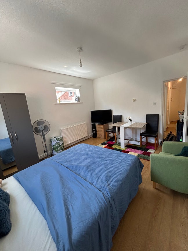 Studio Flat available Main Photo