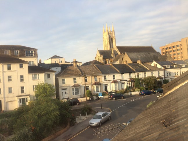 Lovely double room in town centre with bills inc Main Photo