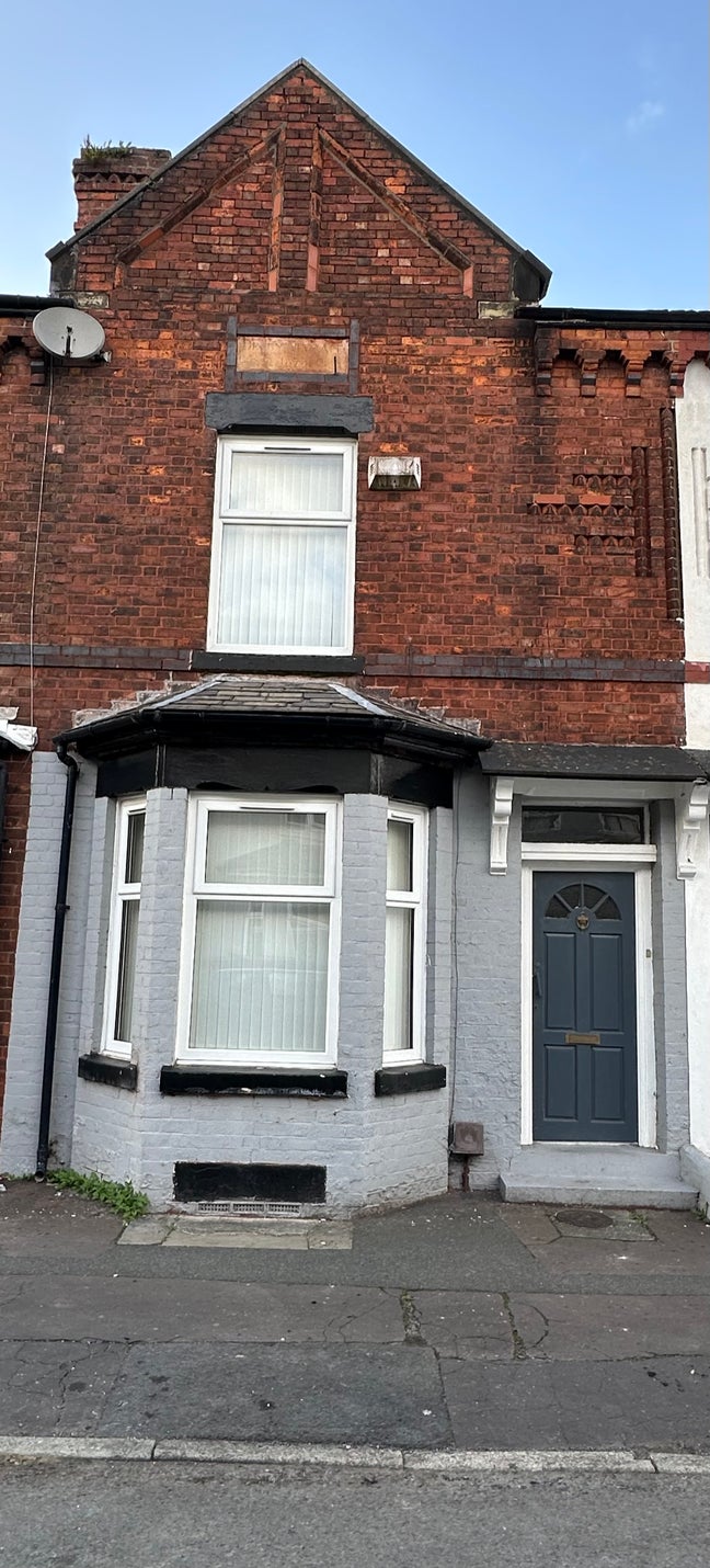 Lovely House For A Group Of Three Main Photo