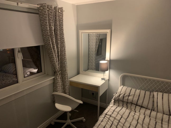 1 Double bedroom available in a 2 bedroomed flat Main Photo