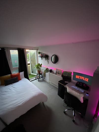 🌟 Double Room w/ Private Balcony in Victoria Park Main Photo