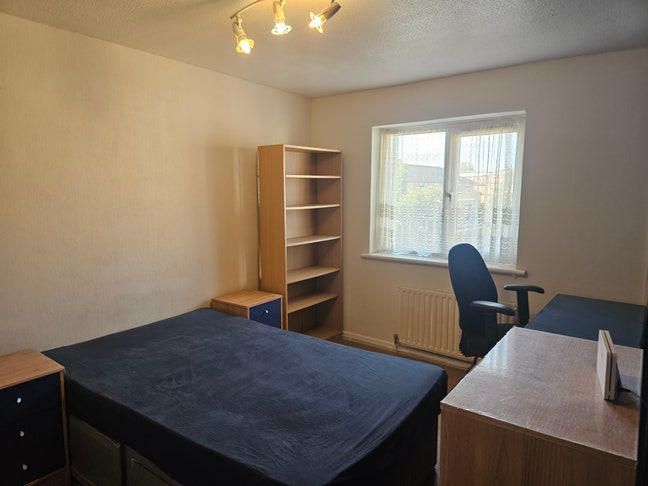 One Double Room and One Single Room to let Main Photo