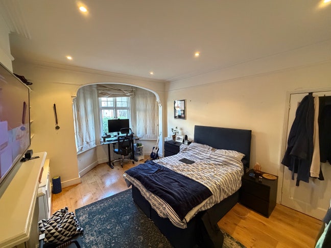 Big double room 5 mins from Tooting Bec station Main Photo