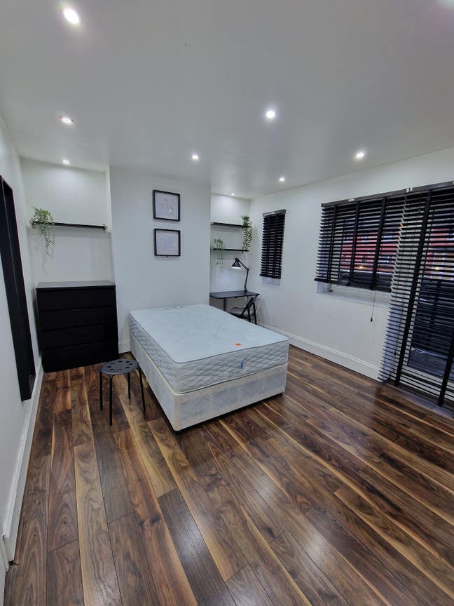 3 Modern Double Rooms - E1 - Bethnal Green ! - Now Main Photo