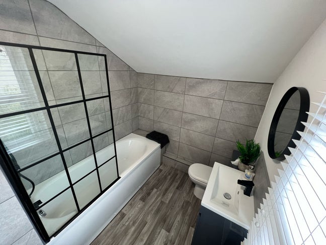 A room avaible asap infront exton park uoc Main Photo