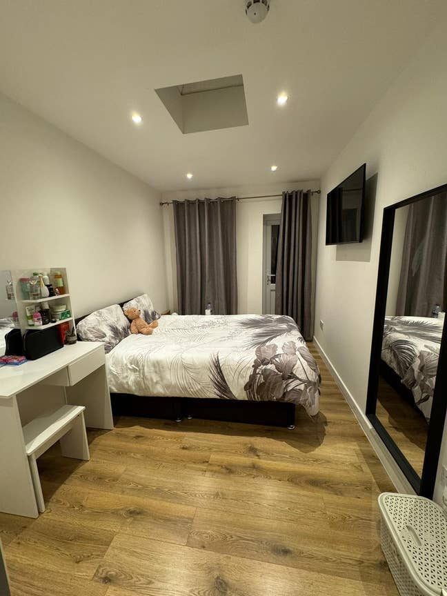 Luxury female big double bedrooms for rent  Main Photo