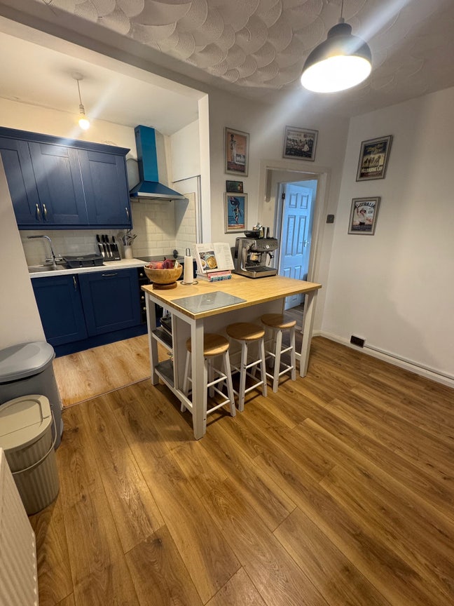 Double room with garden and two living rooms- E13 Main Photo