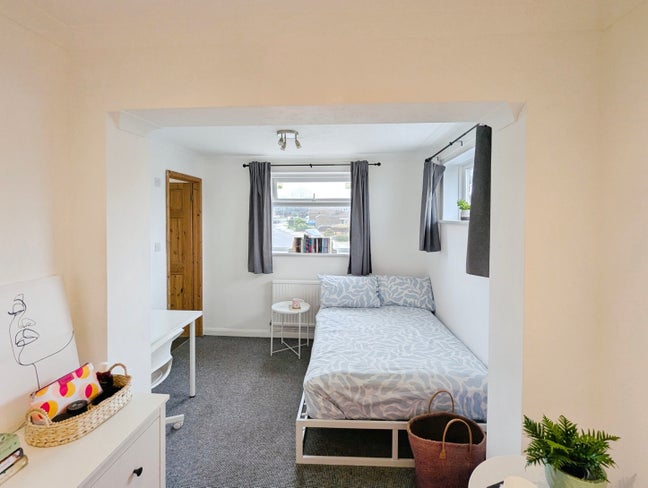 EN-SUITE Room In Lovely House Share Main Photo