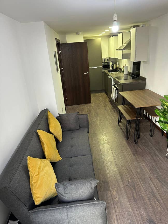 Cozy 1-Bed Flat Near Birmingham Airport Main Photo