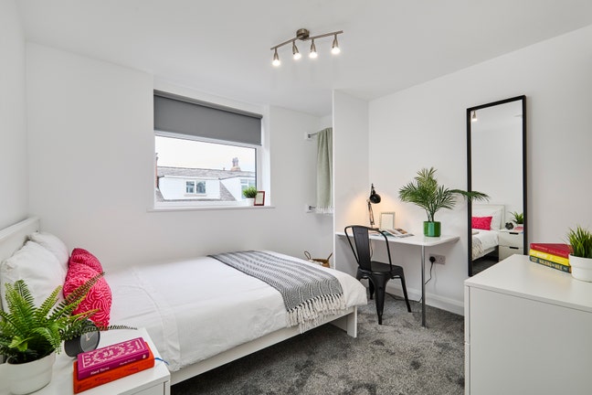 Ensuited Student Rooms in Hyde Park -New Refurb Main Photo