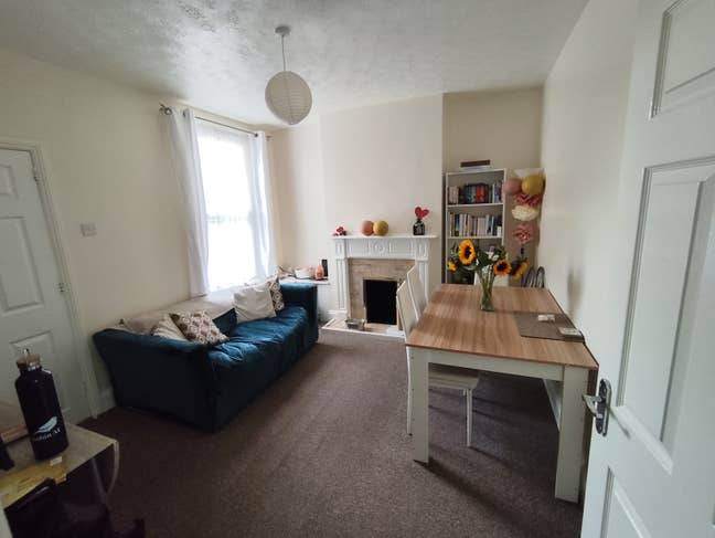 Double room in a house share CB1 Main Photo