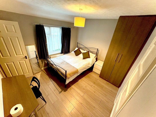 Double Rooms For Rent Frobisher Road BH12 Main Photo