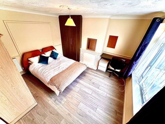 Double Rooms For Rent Frobisher Road BH12 Main Photo