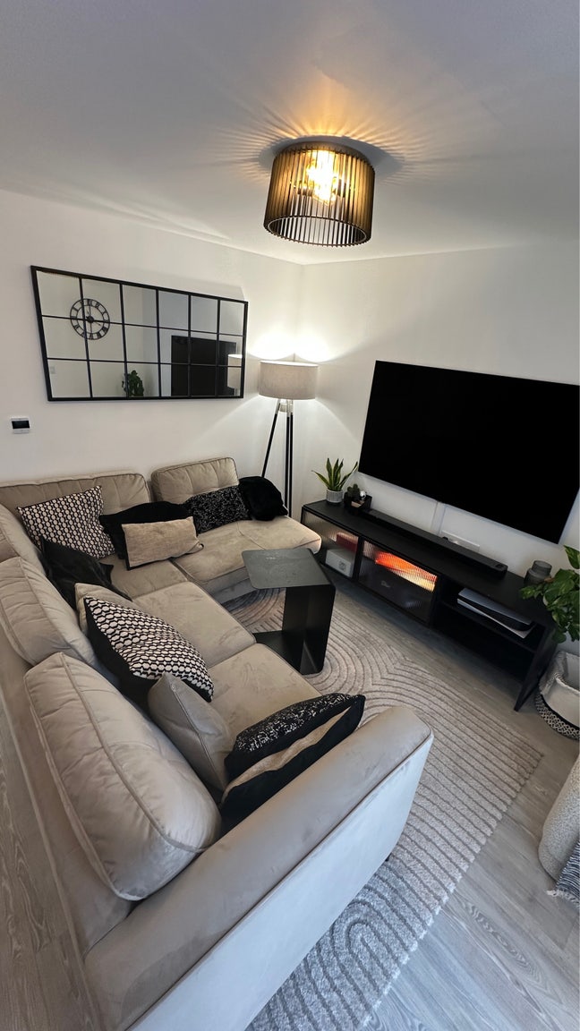 Double Room w/ Private Bathroom in Ascot Main Photo