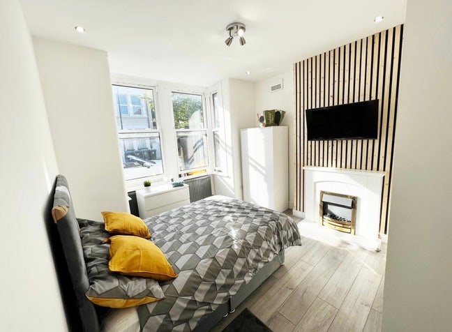 Modern En-suite NW10 (2 mins walk to station) Main Photo