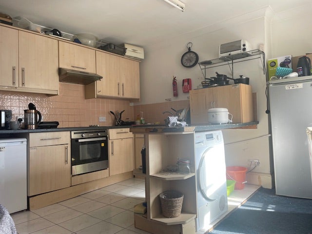 Small Single Furnished Room by Square  Main Photo