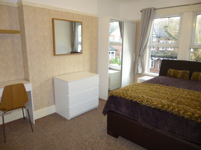 1 Large double room available Main Photo
