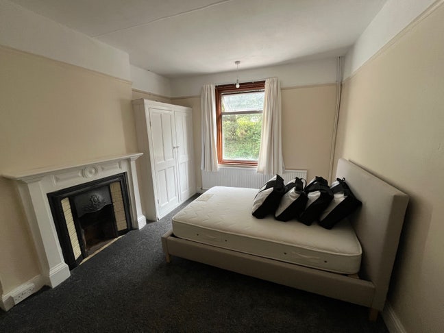 Large double room in Tooting Main Photo