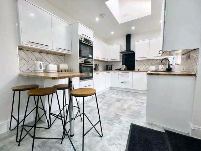 Room 3  Neill Road Available  Main Photo