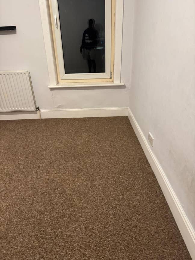 2 rooms available in a 3 bedroom house Main Photo