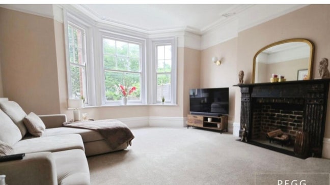 Large Double room Main Photo
