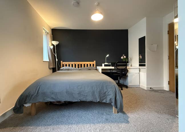 Ensuite Double two Bedroom Flat in CMK Main Photo