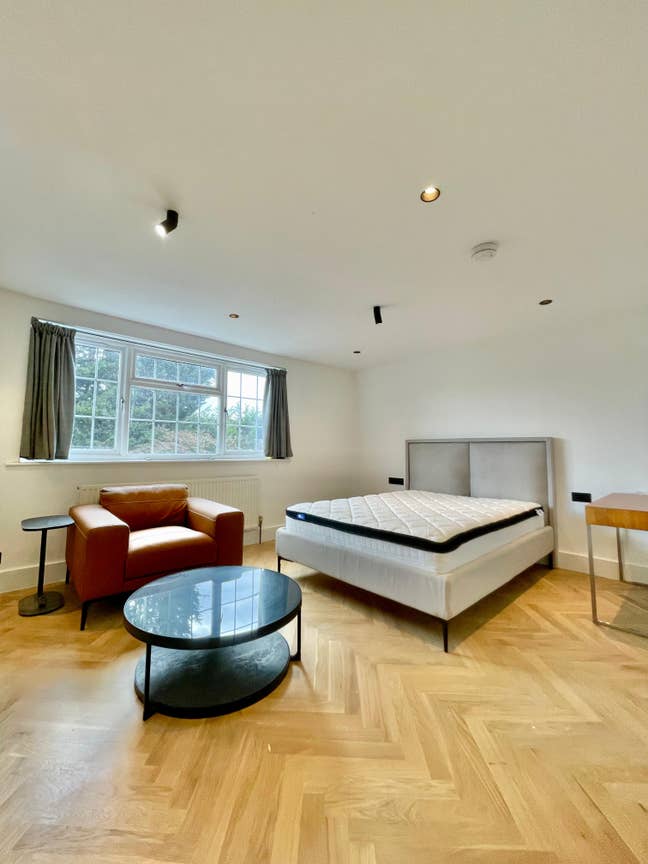 Superb Double Bedrooms with Ensuite Bathrooms Main Photo