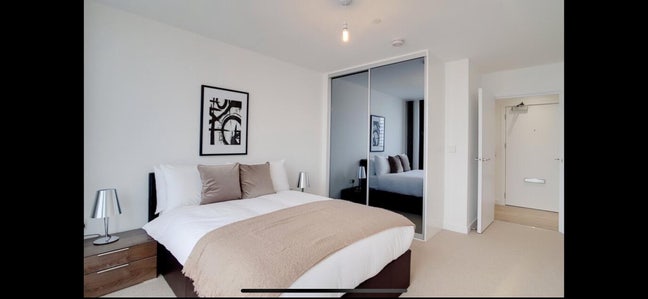 En-suite double room in Stratosphere Tower Main Photo