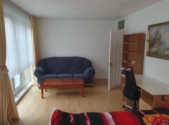 Massive Room with Lounge Main Photo