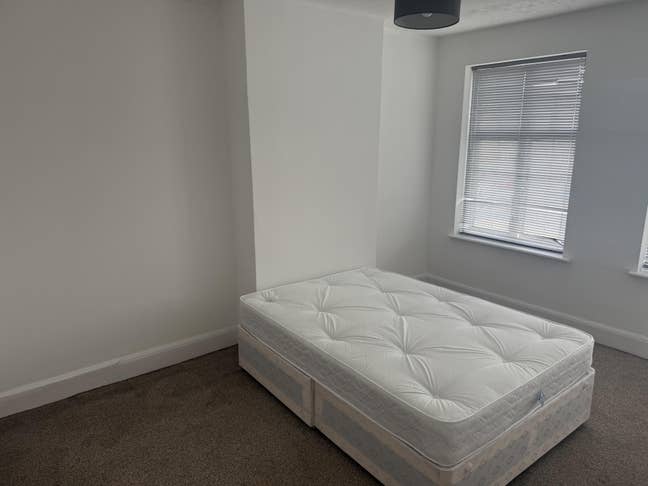 Double room available read description please  Main Photo