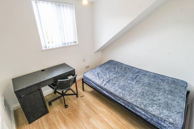 ** Student Room ** Available Now ** Meadow St **  Main Photo
