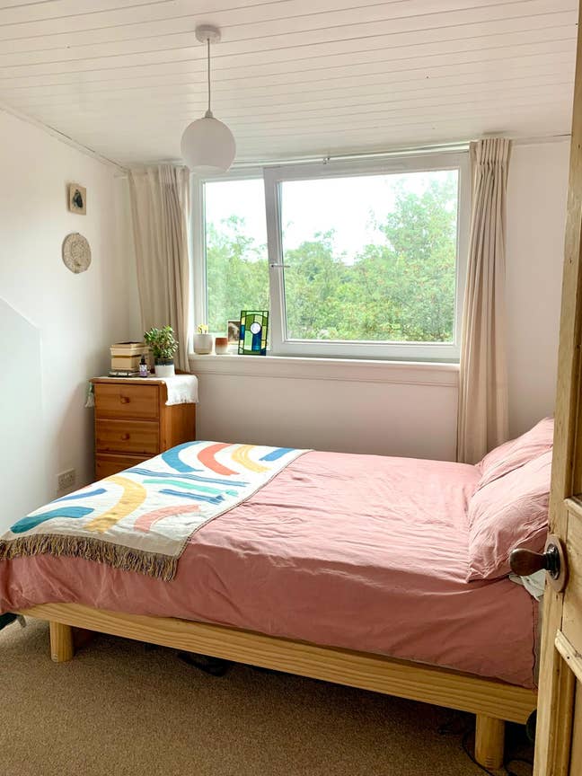 Small double room in leafy Hyndland available Main Photo
