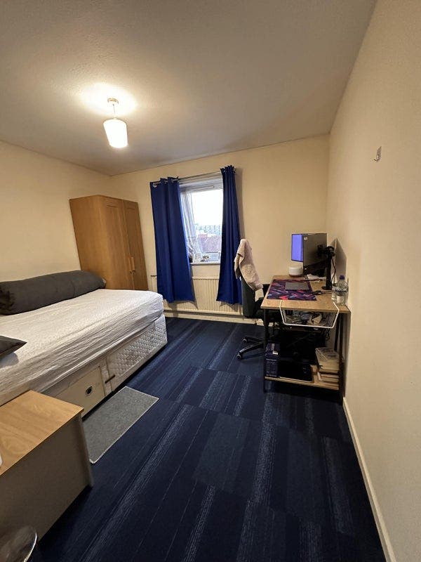 1 Double Bed available near the Reading Town Cente Main Photo
