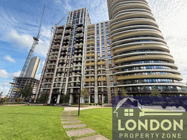 New 2 bed, 2 bath whole flat in White City W12 Main Photo