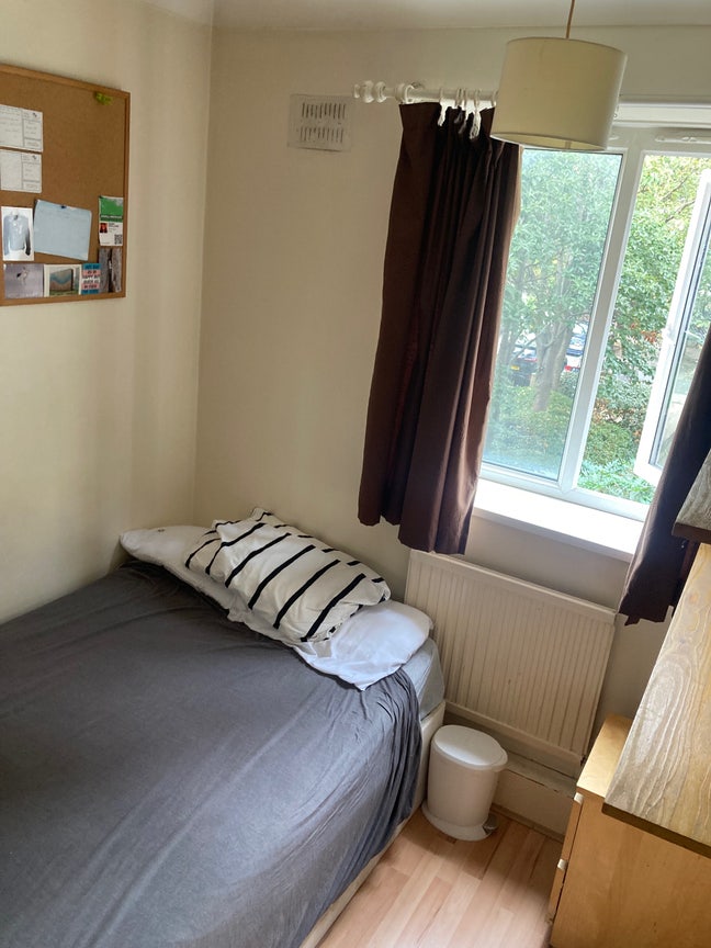 1 Bed in flat in SW- 730 bills included  Main Photo