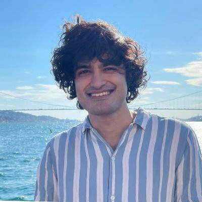 25, professional, clean, social Main Photo