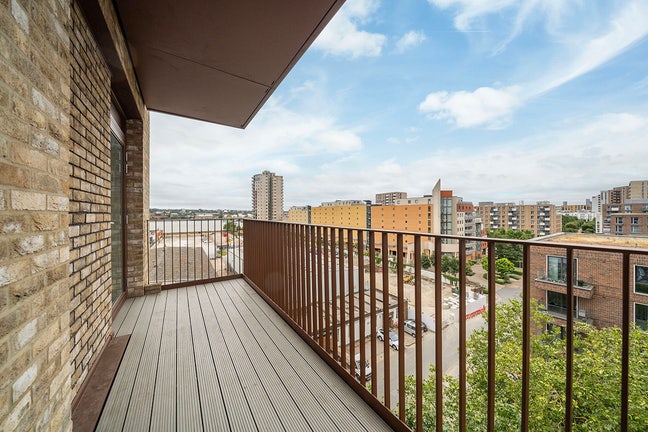 Deluxe rooms w/sea view & terrace in Royal Docks Main Photo